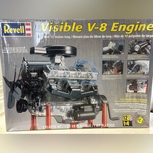 1998 Revell Monogram 1/4 Scale Model Kit Visible V8 Engine Hand Crank Operated